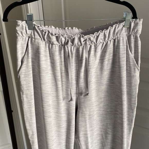 Lululemon Keep Moving Pant High-Rise Size 12 - Picture 4 of 8